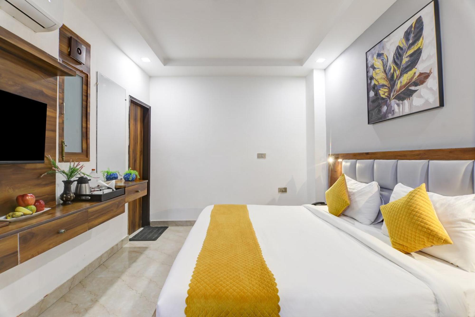 Status By Hotel The Emporio Ghaziabad Bagian luar foto