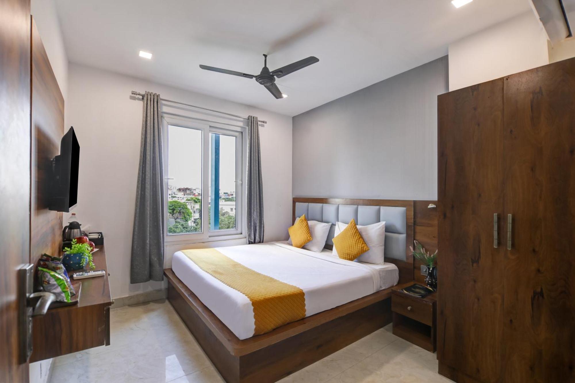 Status By Hotel The Emporio Ghaziabad Bagian luar foto