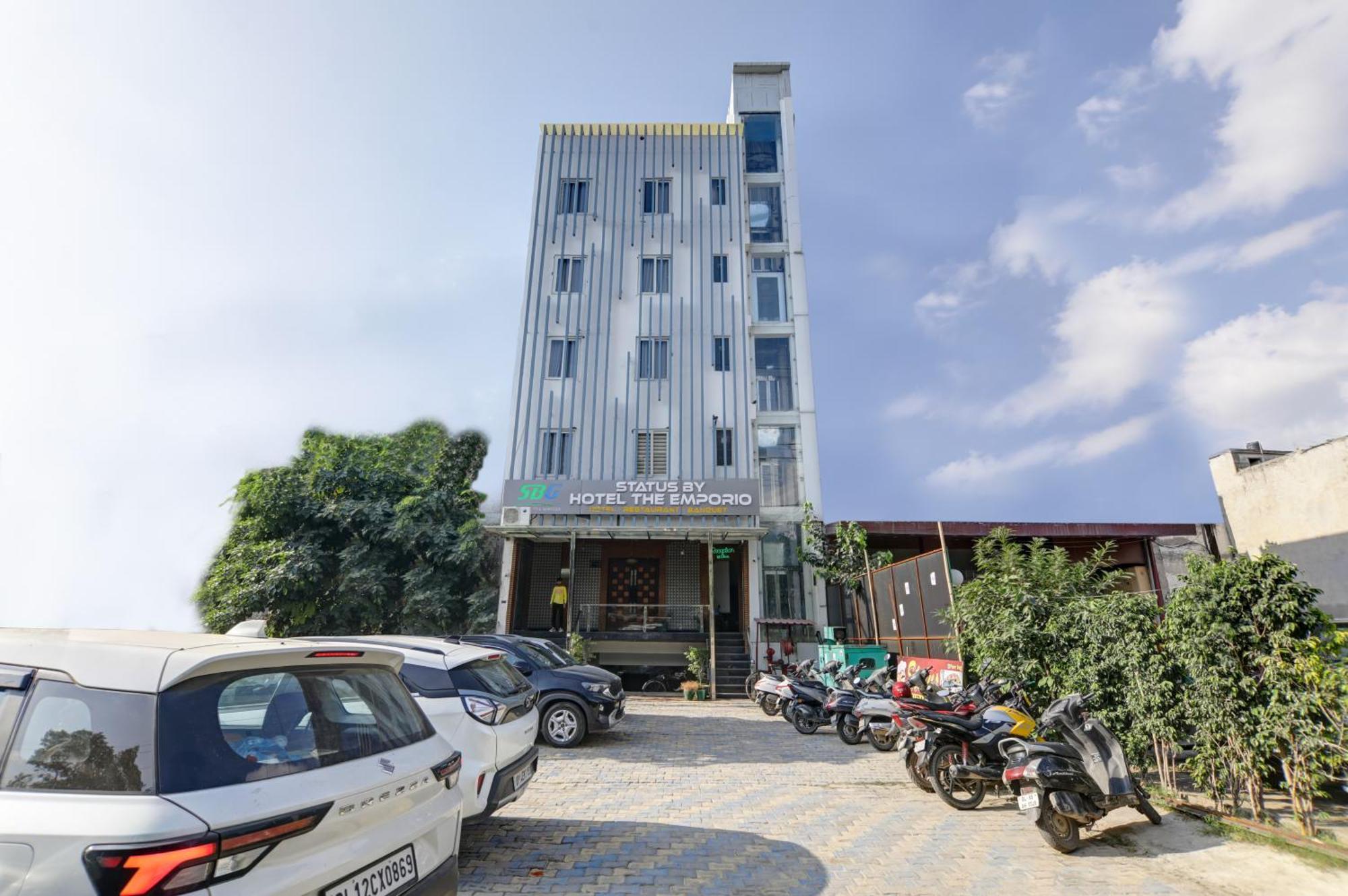 Status By Hotel The Emporio Ghaziabad Bagian luar foto