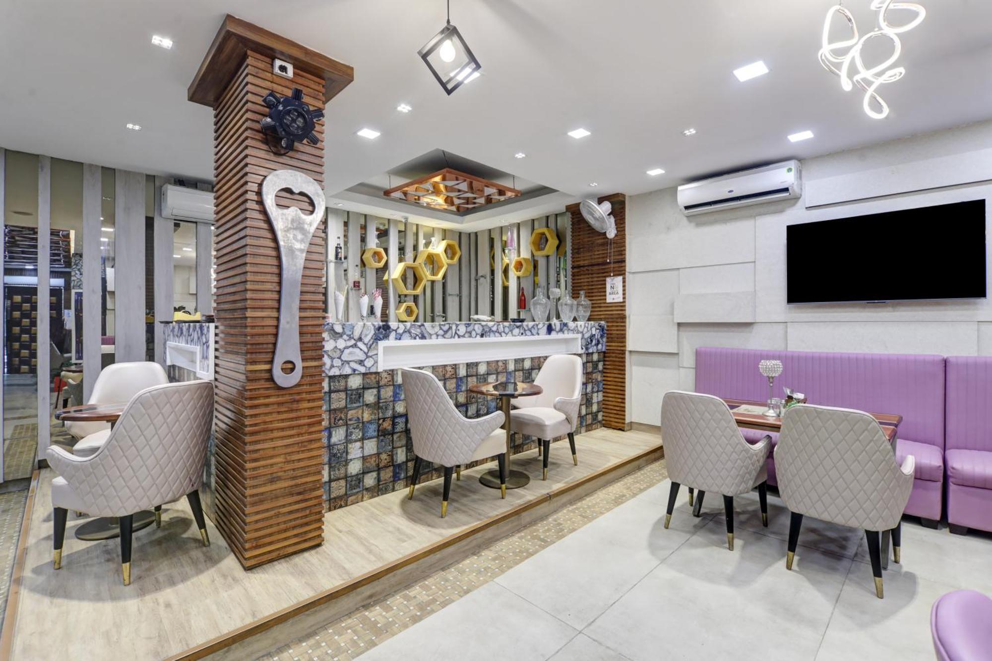 Status By Hotel The Emporio Ghaziabad Bagian luar foto