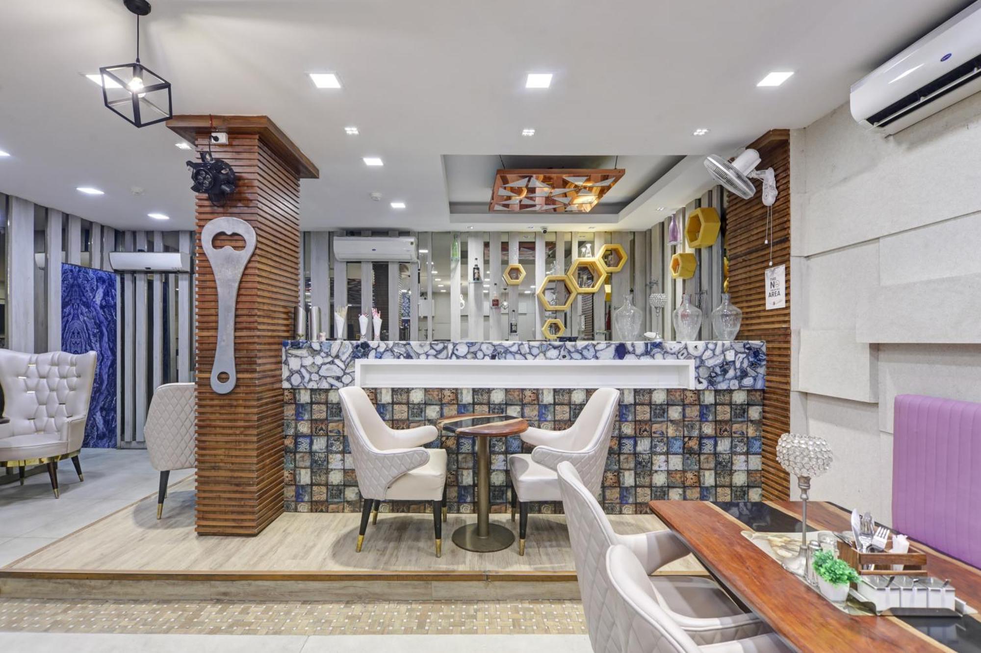 Status By Hotel The Emporio Ghaziabad Bagian luar foto