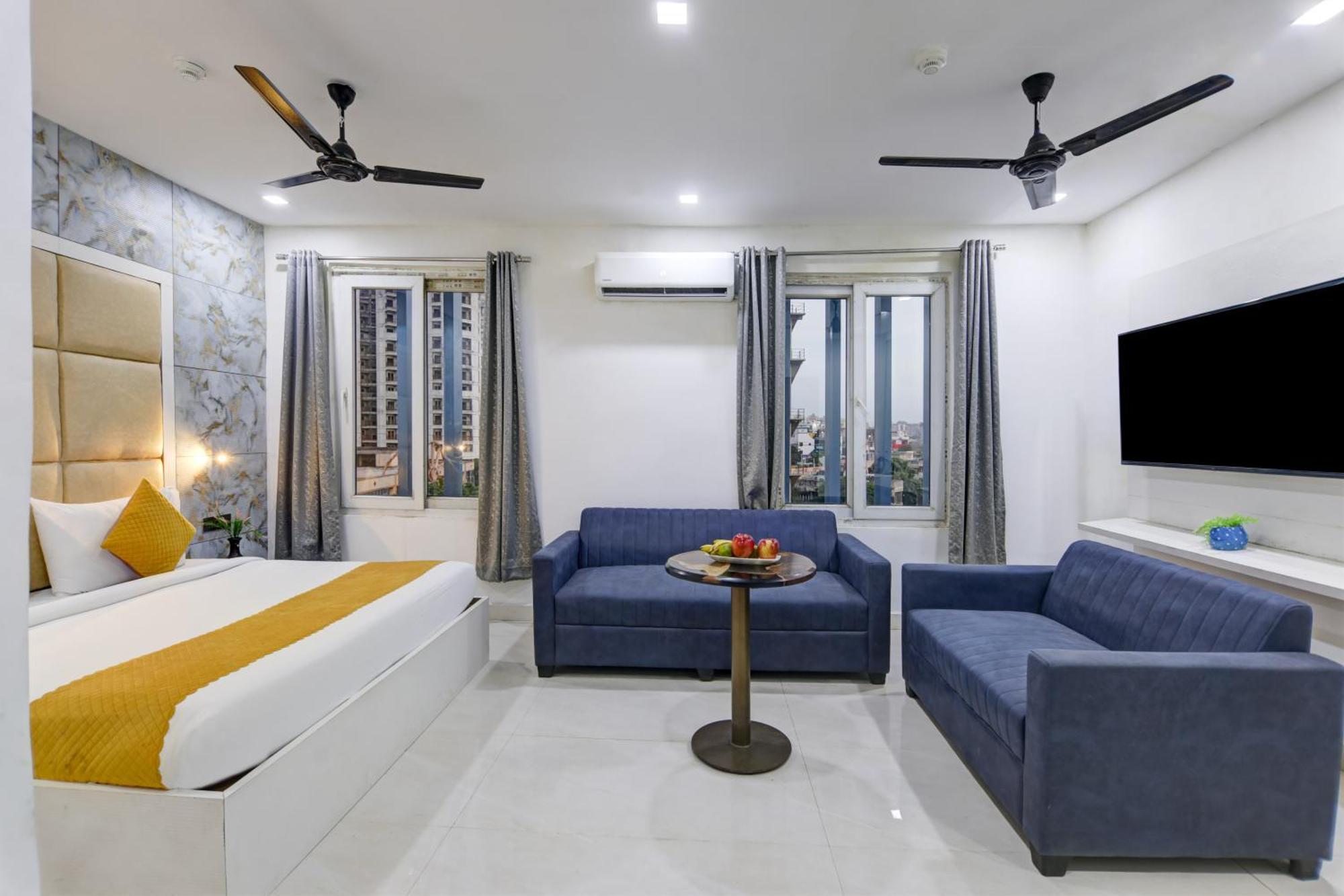 Status By Hotel The Emporio Ghaziabad Bagian luar foto