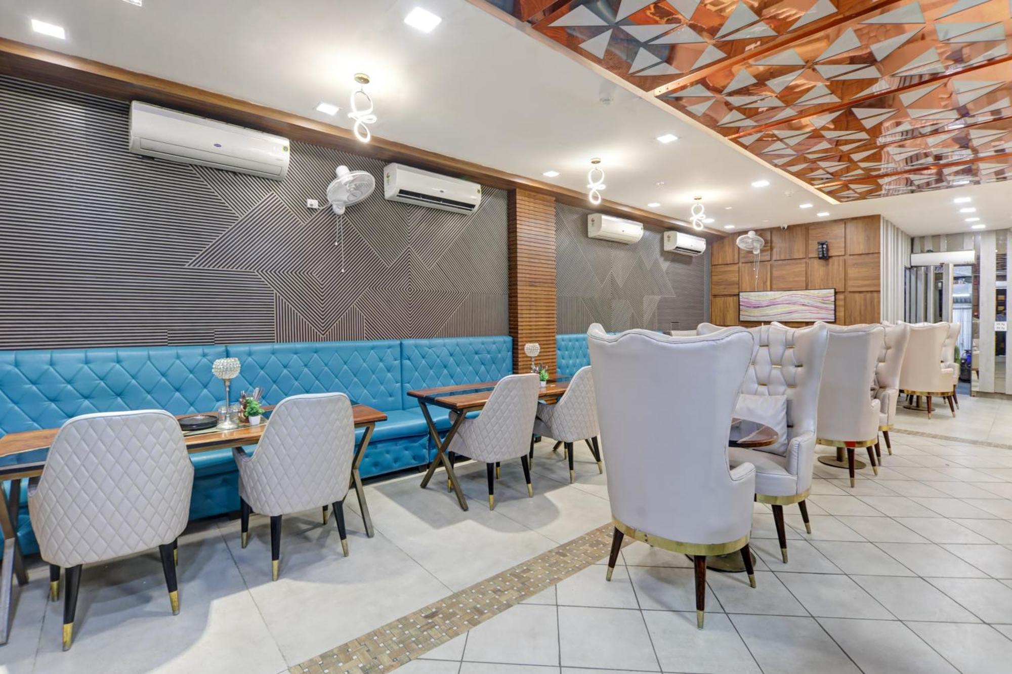 Status By Hotel The Emporio Ghaziabad Bagian luar foto