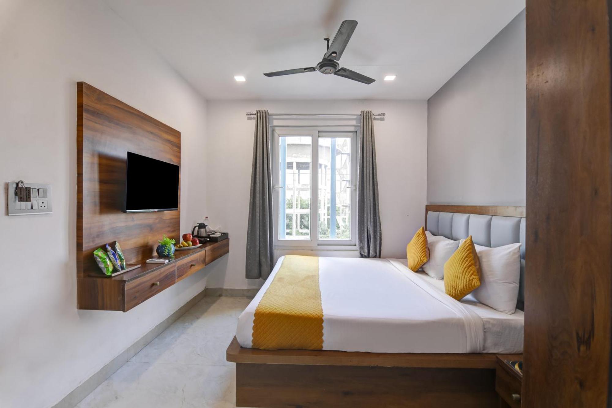 Status By Hotel The Emporio Ghaziabad Bagian luar foto