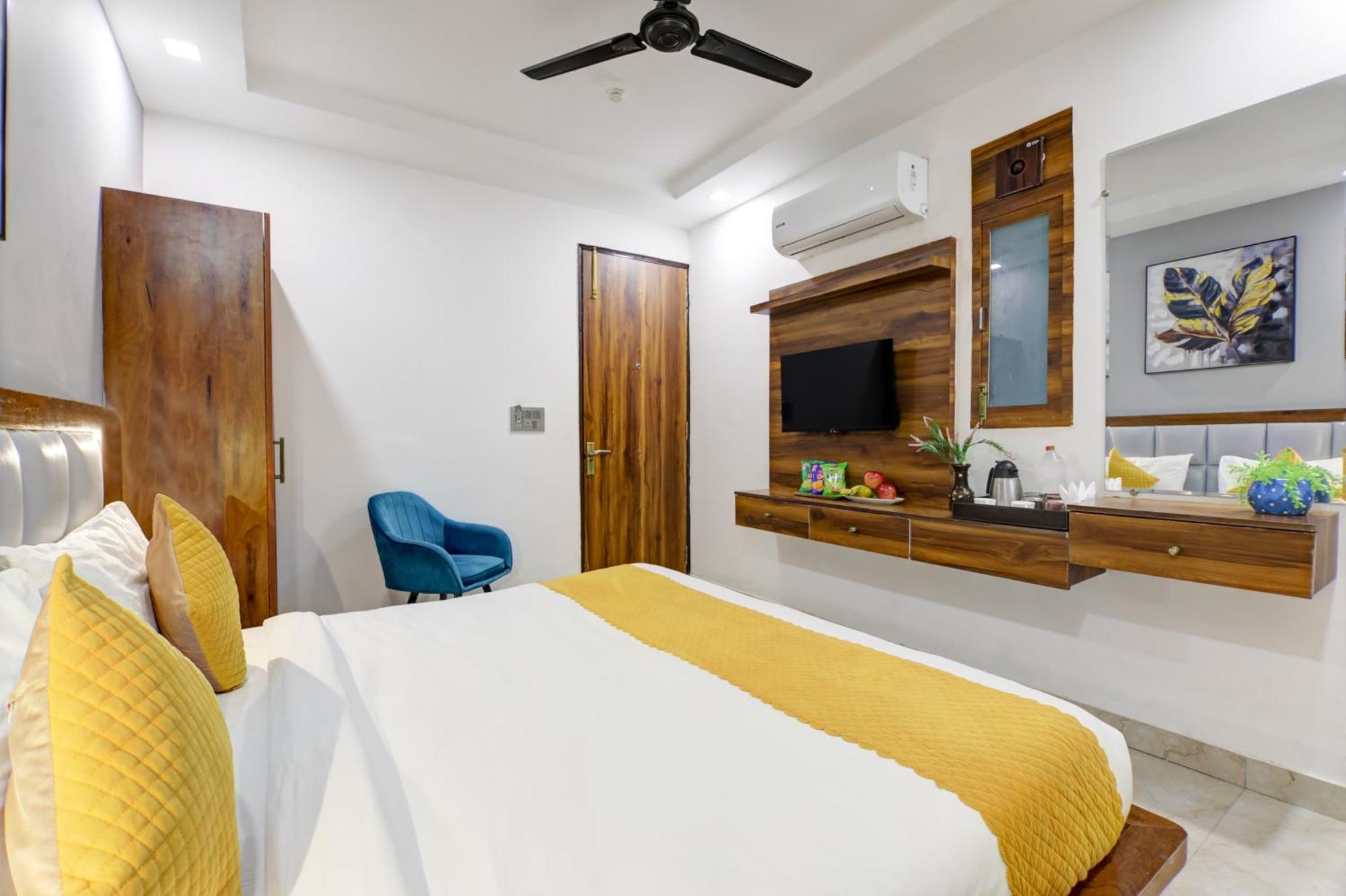 Status By Hotel The Emporio Ghaziabad Bagian luar foto