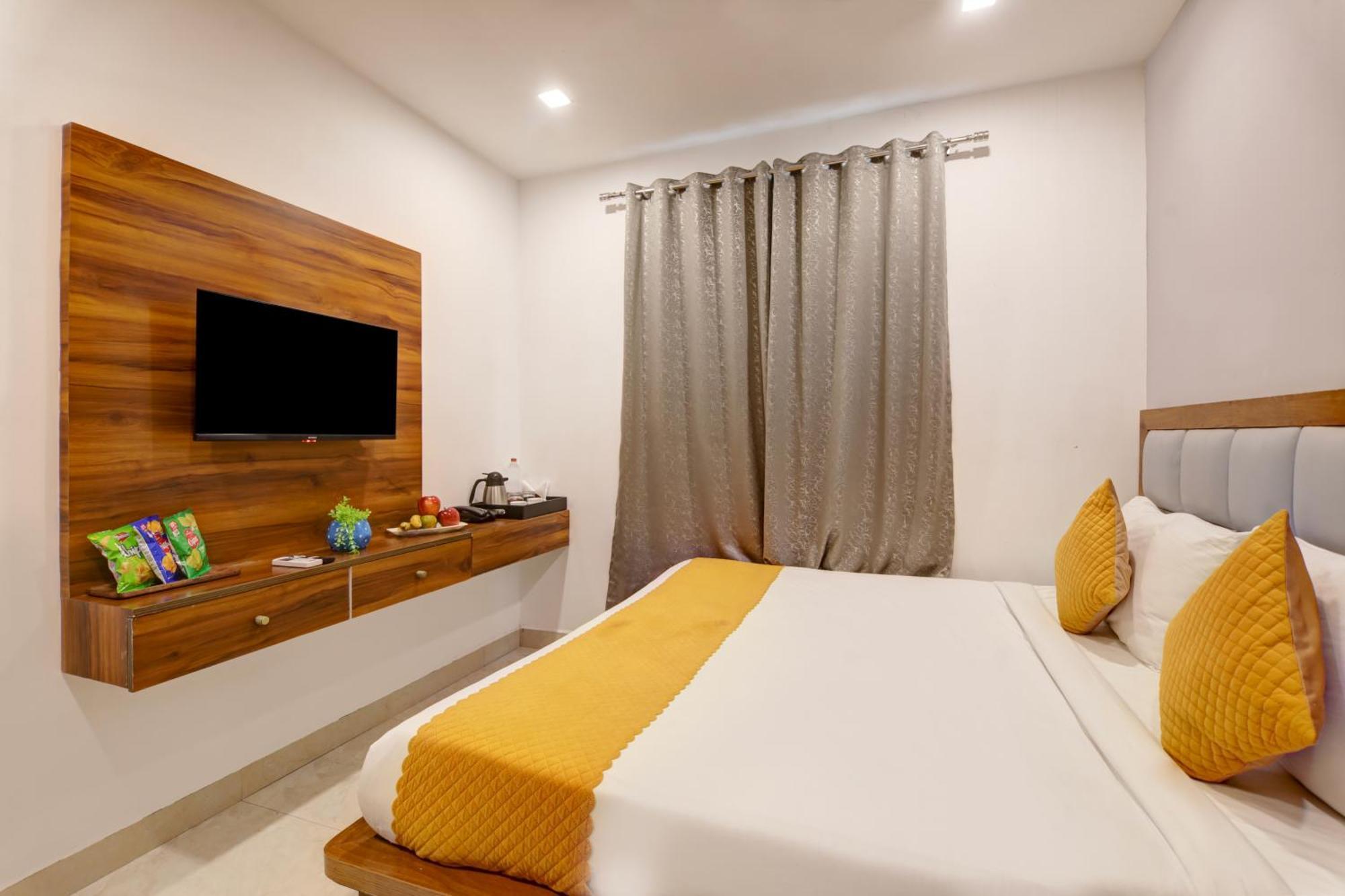 Status By Hotel The Emporio Ghaziabad Bagian luar foto