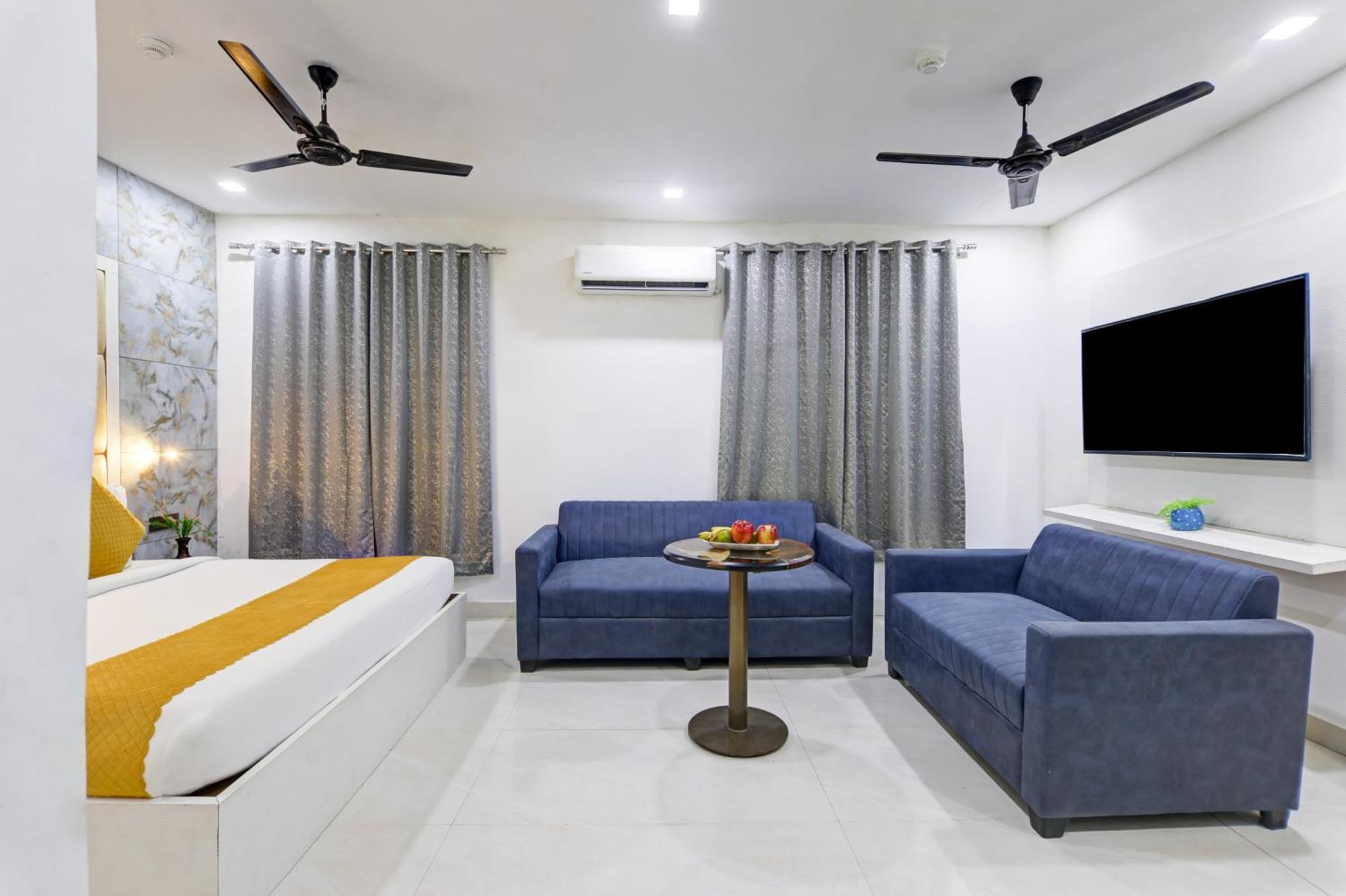 Status By Hotel The Emporio Ghaziabad Bagian luar foto