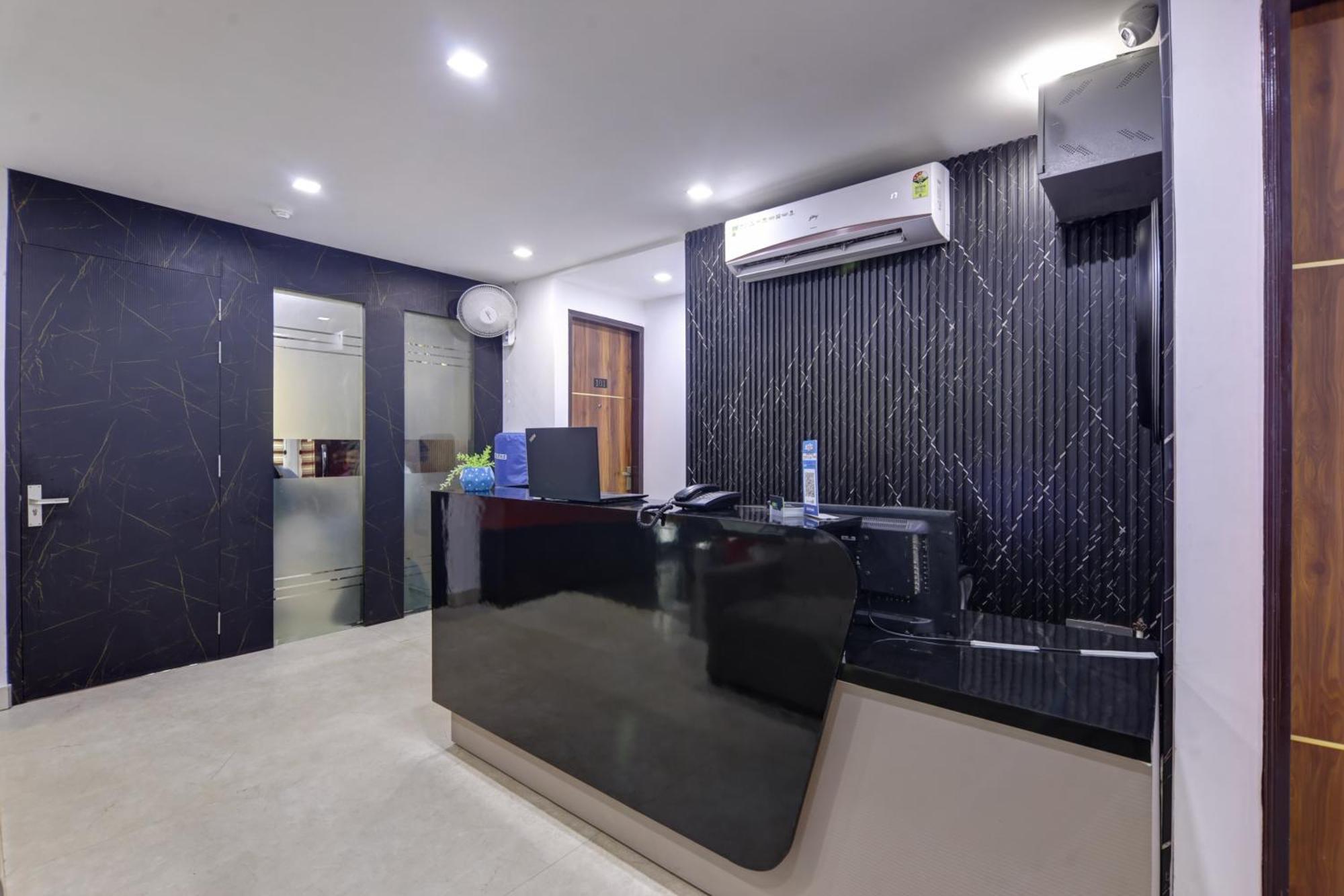 Status By Hotel The Emporio Ghaziabad Bagian luar foto