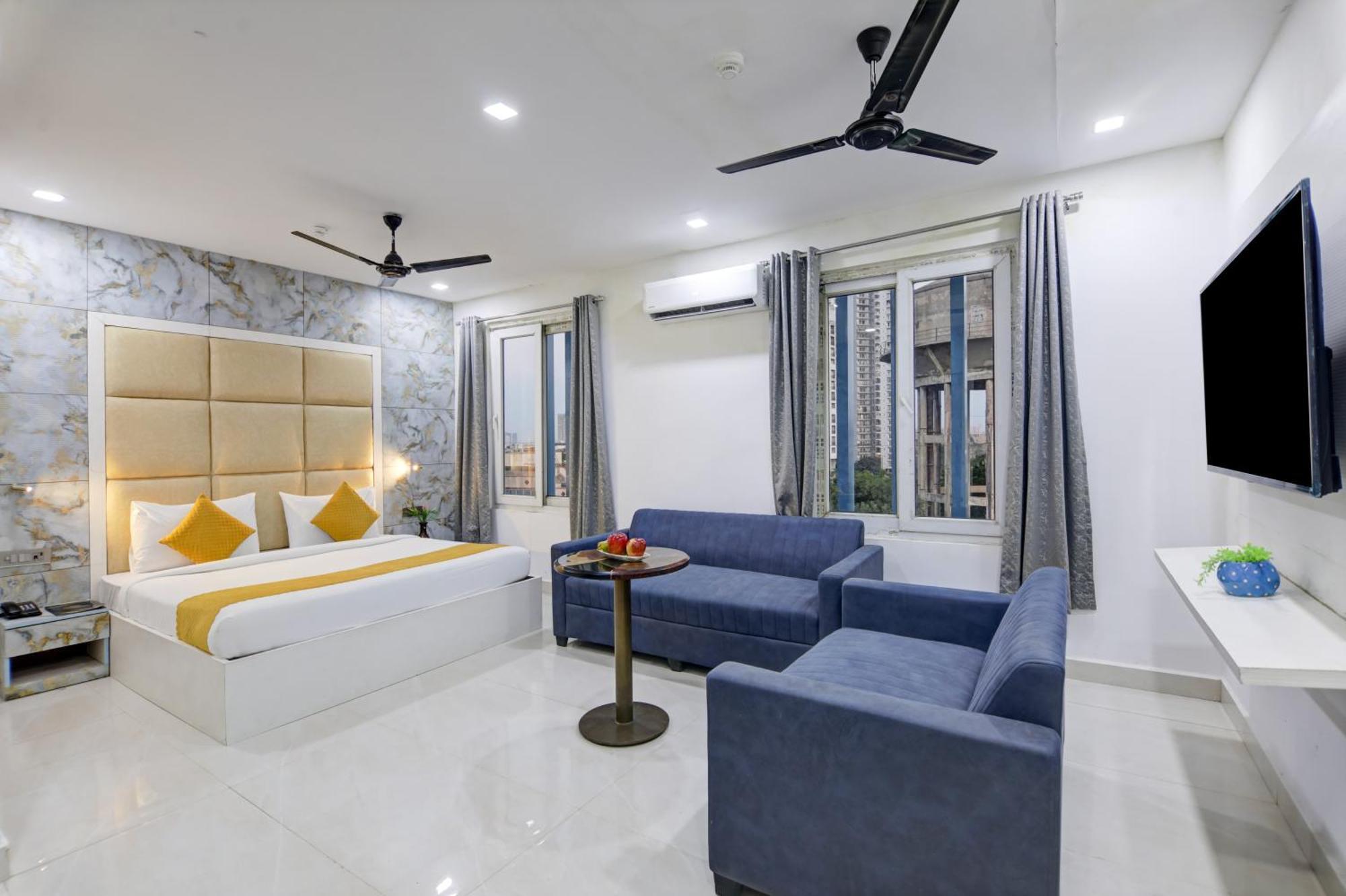 Status By Hotel The Emporio Ghaziabad Bagian luar foto