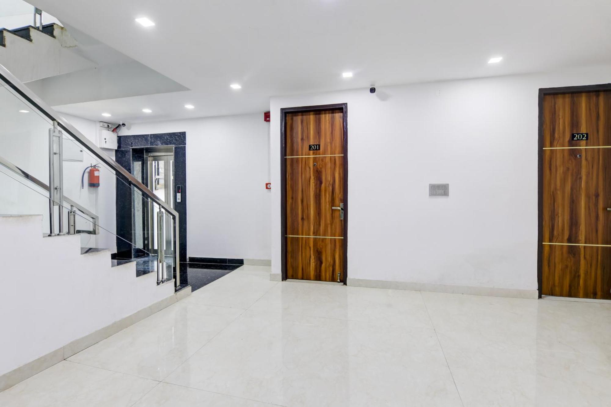 Status By Hotel The Emporio Ghaziabad Bagian luar foto
