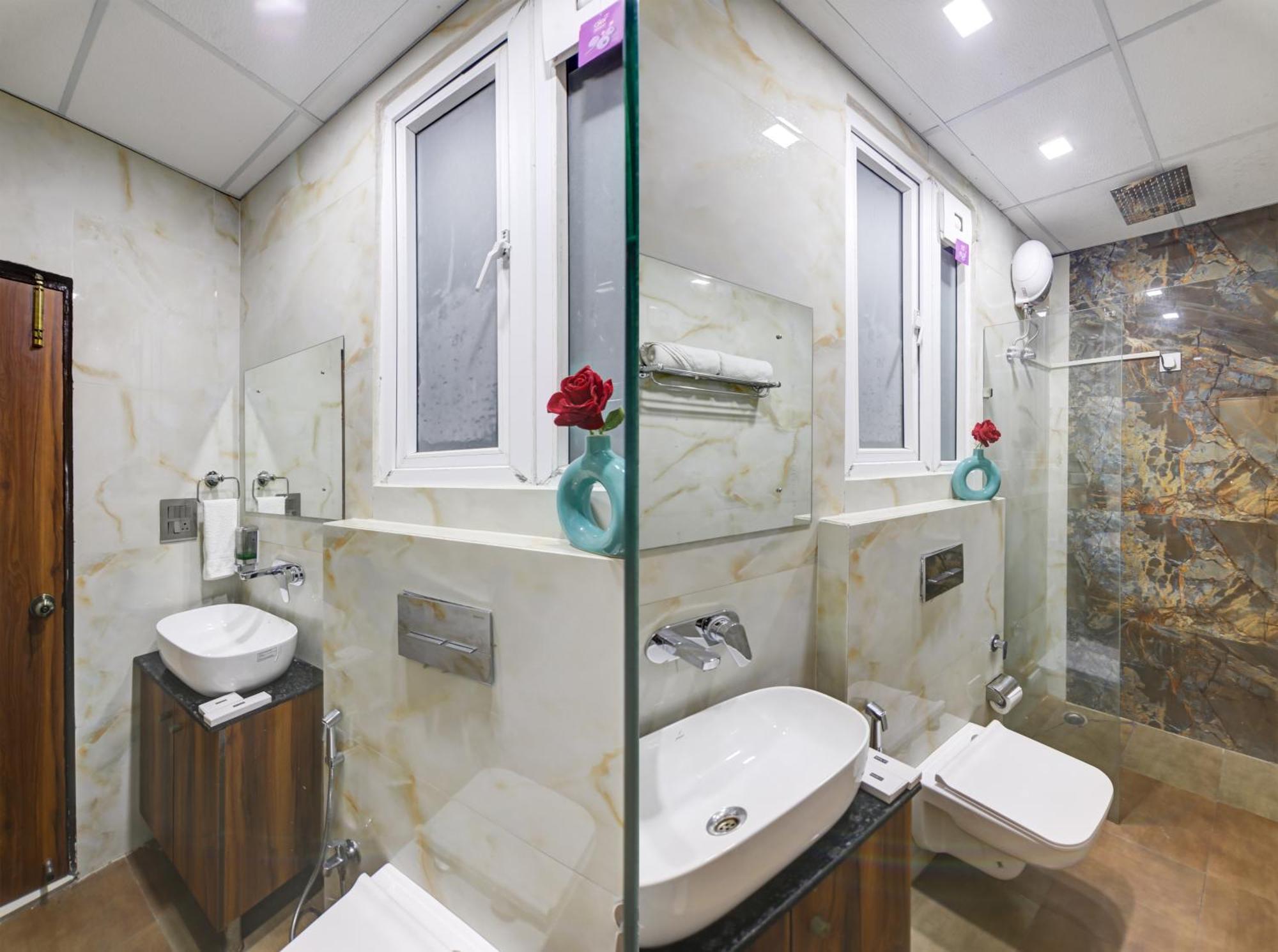 Status By Hotel The Emporio Ghaziabad Bagian luar foto