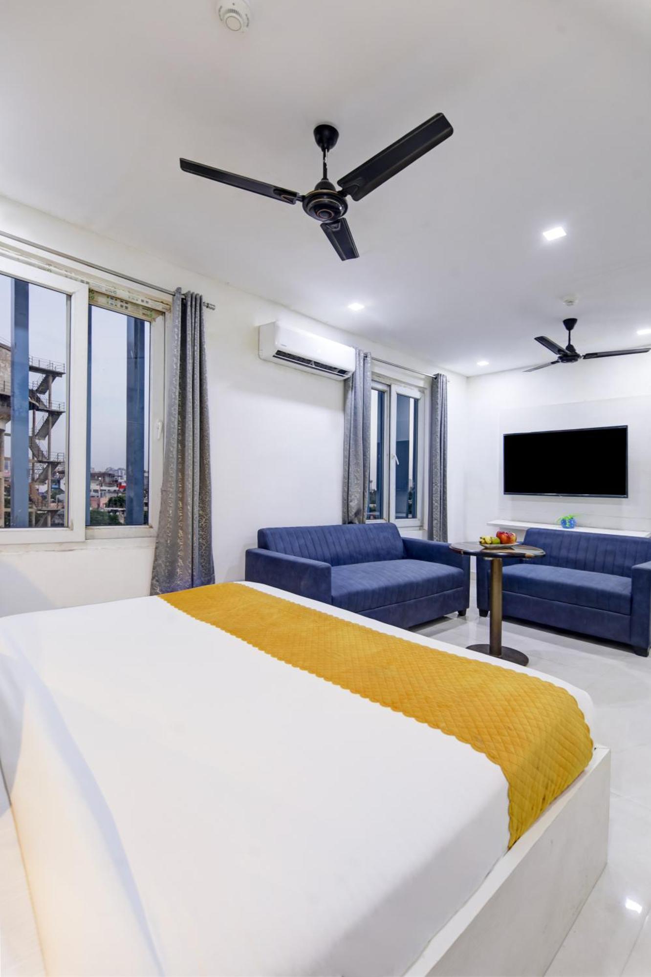 Status By Hotel The Emporio Ghaziabad Bagian luar foto