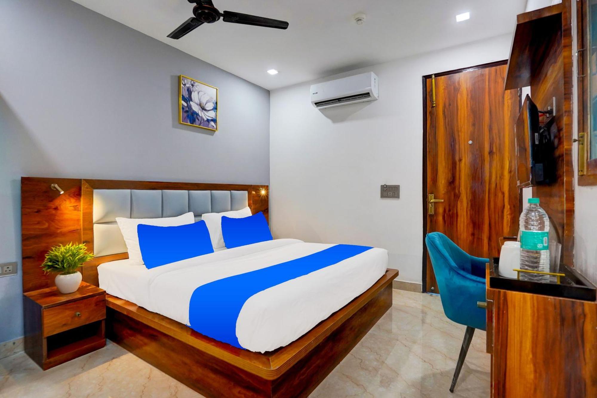 Status By Hotel The Emporio Ghaziabad Bagian luar foto